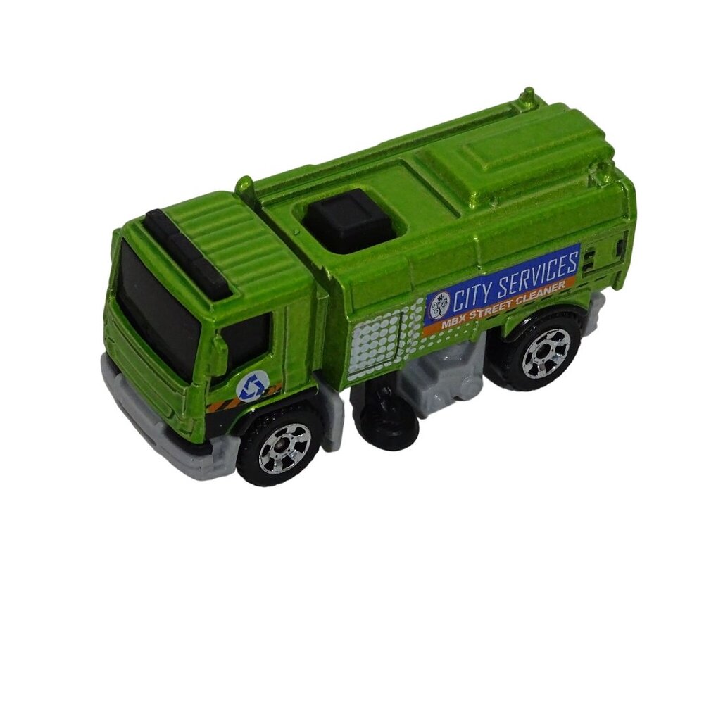 Mattel Matchbox 2009 MBX Street Cleaner City Services Toy Truck Realistic